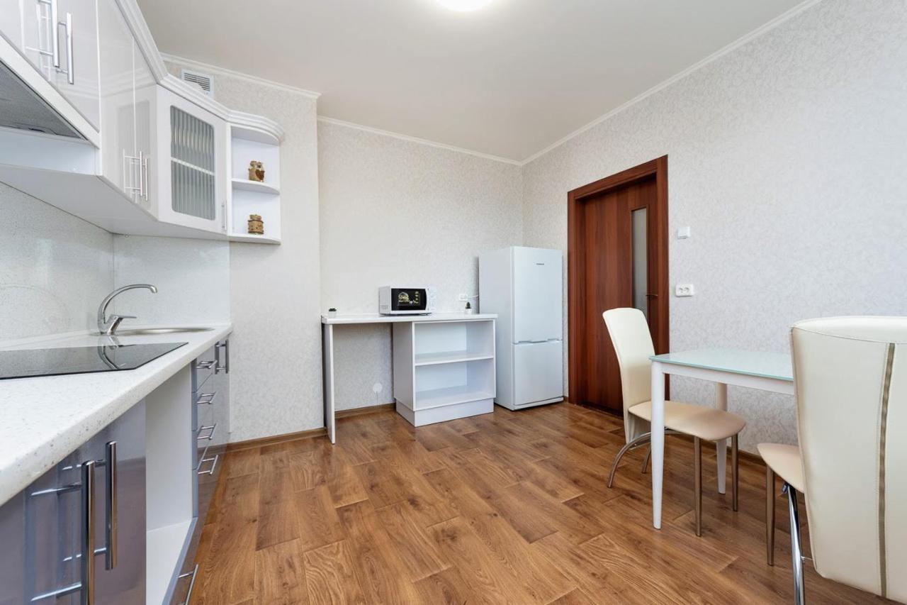 Новая Квартира Переулок Ясиноватский 11 Kiew Exterior foto