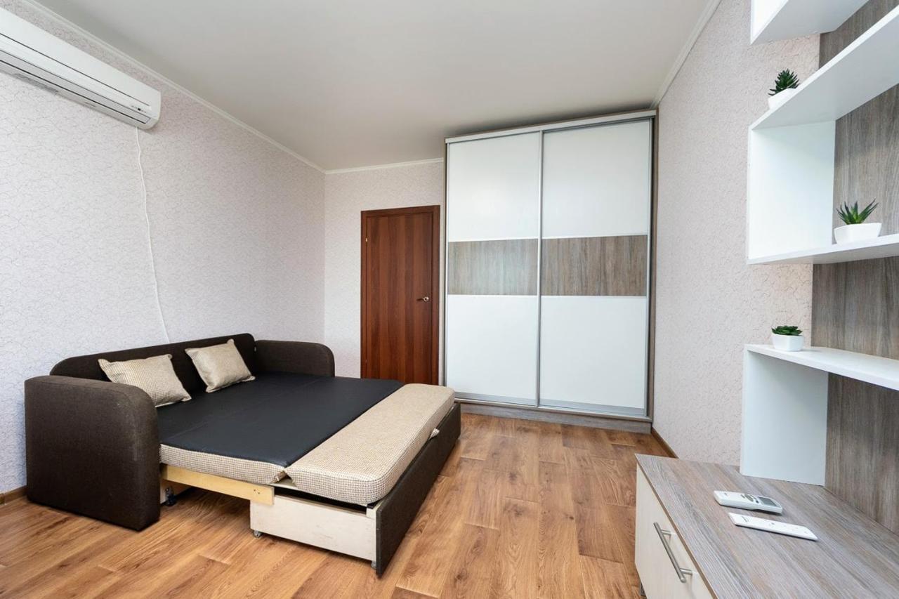 Новая Квартира Переулок Ясиноватский 11 Kiew Exterior foto